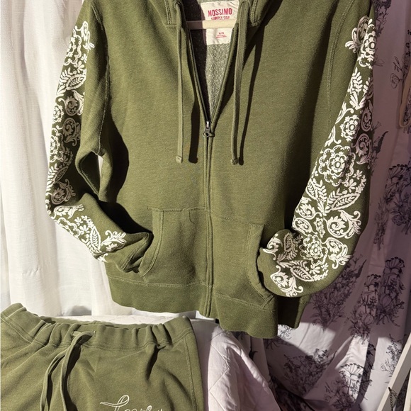 Green Zip-Up Hoodie and Sweatpants Set - Picture 1 of 9